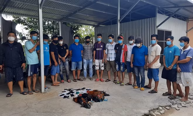 Các đối tượng cùng tang vật bị tạm giữ.