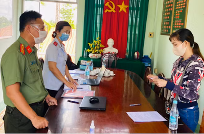 Bà N.T.M.N. bị xử phạt 5 triệu đồng do đăng tin sai sự thật về công tác phòng, chống dịch.