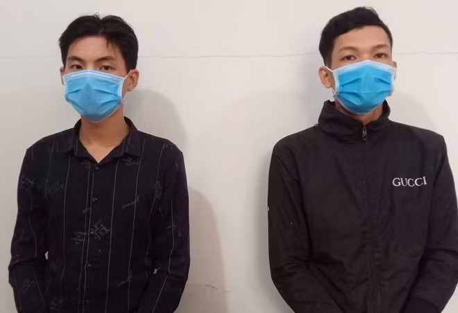 Nghĩa và Phú tại cơ quan điều tra.