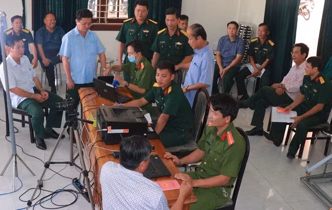 Công an Vĩnh Long thành lập các tổ lưu động và tăng cường làm việc vào ban đêm.