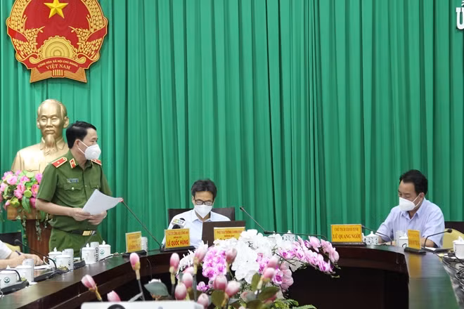 Phó Thủ tướng Vũ Đức Đam chủ trì tại buổi làm việc với tỉnh Vĩnh Long.