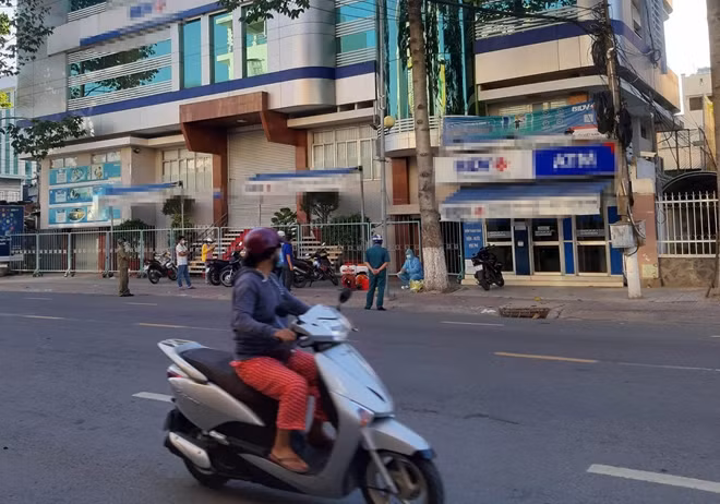 Trụ sở chi nhánh ngân hàng ở TP Mỹ Tho bị phong tỏa.