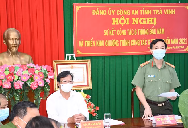 Đại tá Vũ Hoài Bắc, Bí thư Đảng ủy, Giám đốc Công an tỉnh phát biểu kết luận hội nghị.
