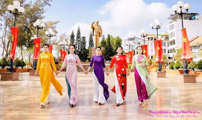 Hội phụ nữ cơ sở Phòng An ninh kinh tế được trao giải Nhất.