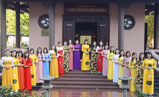 Giải Khuyến khích được trao cho Hội phụ nữ cơ sở Phòng Công tác Đảng và công tác Chính trị.