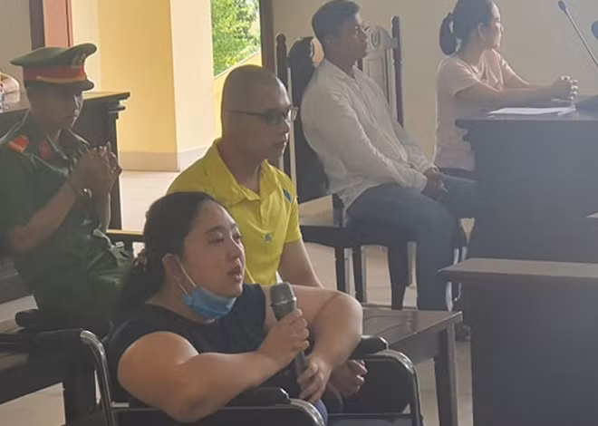 Thảo và Huyên tại phiên tòa.