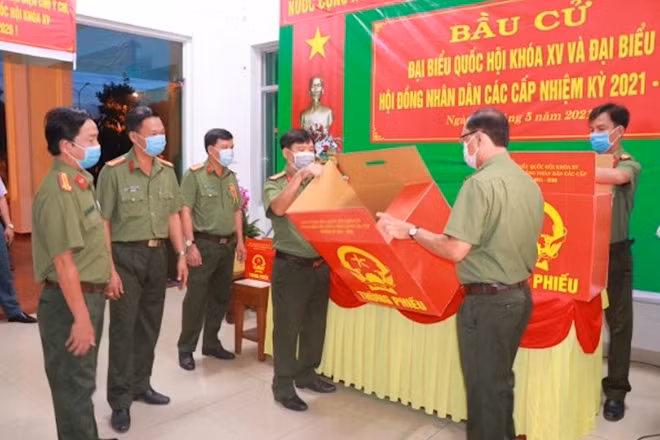 Công tác kiểm tra được thực hiện chặt chẽ.