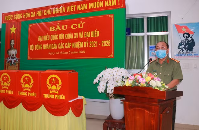 Đại tá Nguyễn Trọng Dũng, Giám đốc Công an tỉnh Vĩnh Long, phát biểu khai mạc.