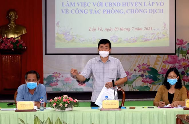 Chủ tịch UBND tỉnh Đồng Tháp chỉ đạo các địa phương chủ động nắm bắt tình hình, thông tin nhanh, truy vết thần tốc các trường hợp liên quan dịch bệnh.