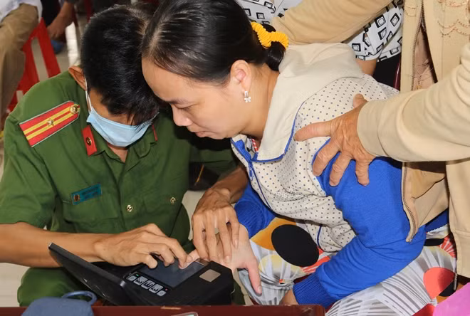 Công an Đồng Tháp đẩy nhanh tiến độ cấp CCCD.