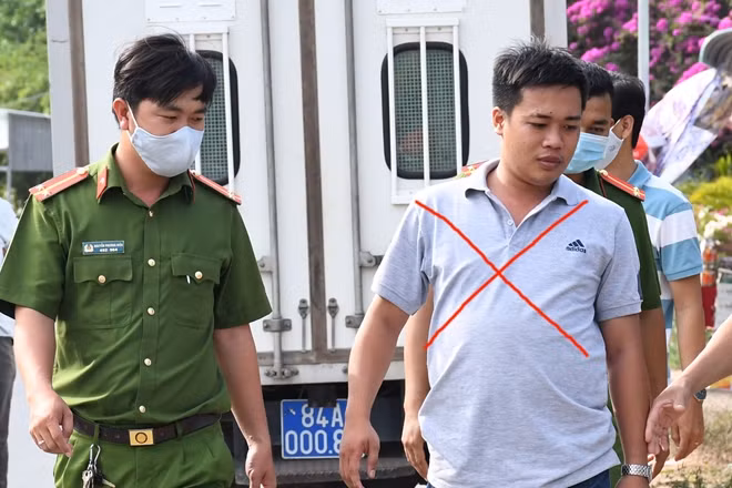 Toàn bị bắt khẩn cấp để điều tra.