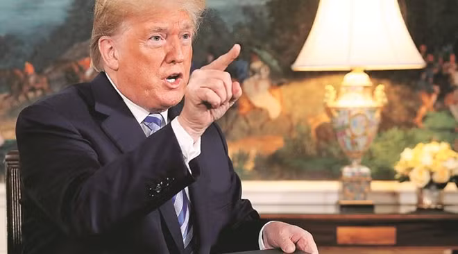 Tổng thống Trump hy vọng Iran biết họ nên làm gì. Ảnh: Indianexpress.