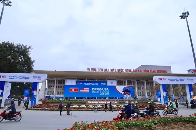 Khoảng 3.000 phóng viên trong nước và quốc tế đã có mặt tại Hà Nội để đưa tin về Hội nghị quan trọng này. Ảnh: Cao Trung.