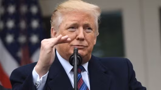 Tổng thống Mỹ Donald Trump phát biểu trước báo chí sau cuộc thảo luận với phe Dân chủ về việc xây dựng bức tường biên giới với Mexico hôm 4-1. Ảnh: Getty Images. Tổng thống Mỹ Donald Trump phát biểu trước báo chí sau cuộc thảo luận với phe Dân chủ về việc xây dựng bức tường biên giới với Mexico hôm 4-1. Ảnh: Getty Images.