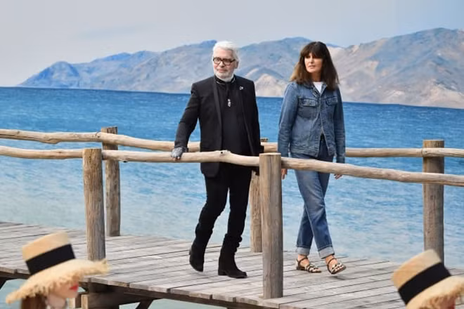 Karl Lagerfeld và nữ cộng sự Virginie Viard - Phó Giám đốc Sáng tạo Chanel. Ảnh: Getty Images.