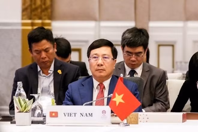 Phó Thủ tướng, Bộ trưởng Ngoại giao Phạm Bình Minh kêu gọi ASEAN đoàn kết vì hoá bình và ổn định trong khu vực. Ảnh: TTXVN.