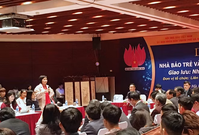 PGS.TS Đỗ Thị Thu Hằng, Phó Trưởng Khoa Báo chí, Học viện Báo chí và Tuyên truyền cho biết, ngoại ngữ là công cụ cực kỳ quan trọng để làm nghề báo.