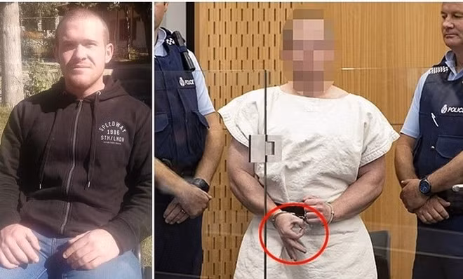 Khi ra tòa, Tarrant vẫn làm biểu tượng phân biệt chủng tộc. Ảnh: Dailymail.