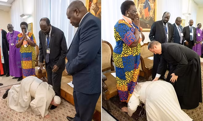 Giáo hoàng Francis hôn chân các lãnh đạo Nam Sudan. Ảnh: IPA.
