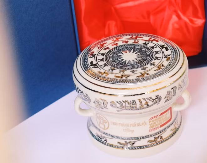 Được biết, đây là sản phẩm độc quyền của Hà Nội gắn liền với sự kiện Hà Nội đăng cai giải đua ô tô Công thức 1 (Formula One - F1). Chủ tịch Nguyễn Đức Chung hy vọng, khi giải đua diễn ra vào tháng 4-2020, các phóng viên quốc tế sẽ quay lại Hà Nội tham gia sự kiện này.