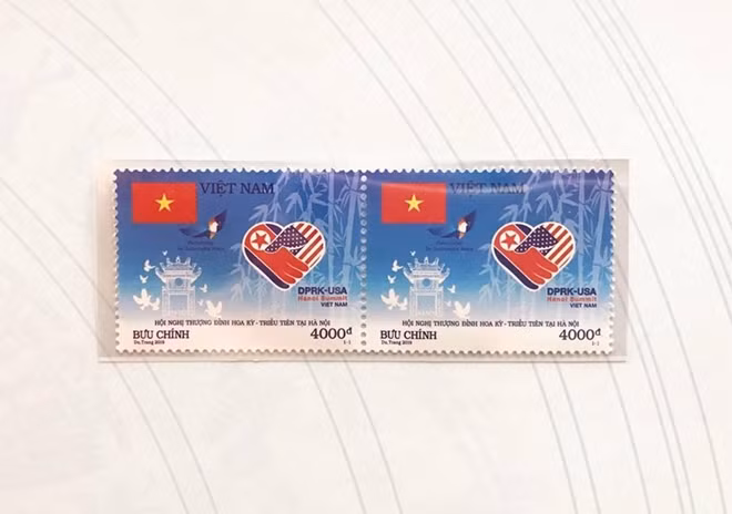 Bộ tem do họa sĩ Nguyễn Du và Tô Minh Trang - Tổng công ty Bưu điện Việt Nam thiết kế bao gồm: 1 mẫu có giá mặt 4.000đ, khuôn khổ 43mm x 32mm và 1 blốc tem với khuôn khổ 222mm x 114mm.