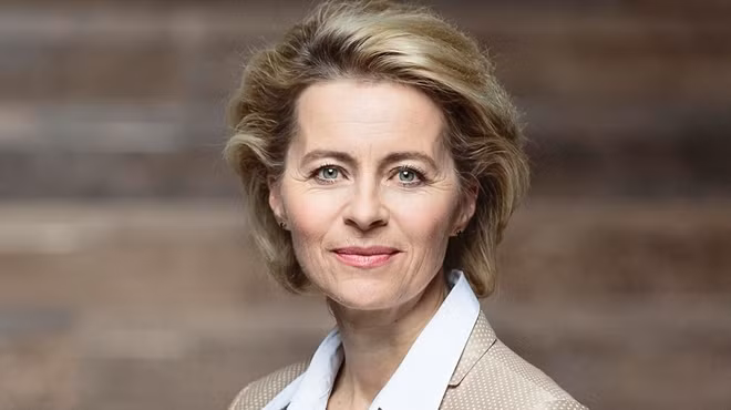 Với kết quả này, bà Ursula von der Leyen không chỉ trở thành người phụ nữ đầu tiên nắm giữ vị trí được coi là quyền lực nhất của Liên minh châu Âu mà còn là người Đức đầu tiên được bầu vào cương vị này trong 52 suốt năm qua.