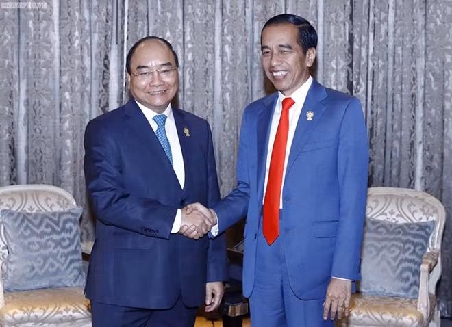 Thủ tướng Nguyễn Xuân Phúc và Tổng thống Indonesia Jokowi Widodo. Ảnh: VGP.
