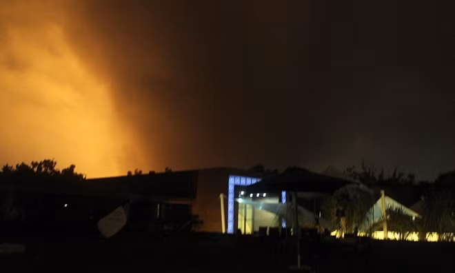 Tripoli rung chuyển vì "hứng" không kích giữa đêm. Nguồn: EPA.