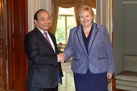 Thủ tướng Nguyễn Xuân Phúc và Thủ tướng Na Uy Erna Solberg. Thủ tướng Nguyễn Xuân Phúc và Thủ tướng Na Uy Erna Solberg.