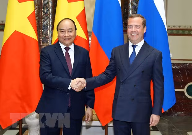 Thủ tướng Nga Dmitri Medvedev tiếp đón Thủ tướng Nguyễn Xuân Phúc. Ảnh: Thống Nhất/TTXVN. Thủ tướng Nga Dmitri Medvedev tiếp đón Thủ tướng Nguyễn Xuân Phúc. Ảnh: Thống Nhất/TTXVN.