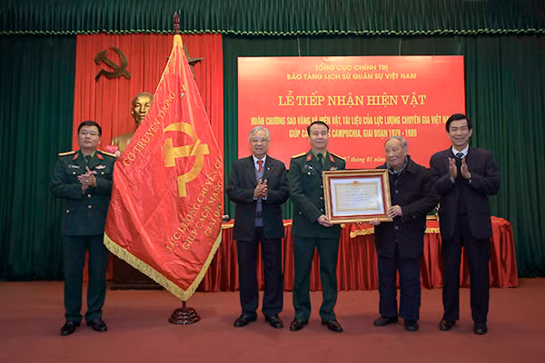 Bảo tàng Lịch sử Quân sự Việt Nam tiếp nhận hiện vật ngày 7/1 Bảo tàng Lịch sử Quân sự Việt Nam tiếp nhận hiện vật ngày 7/1