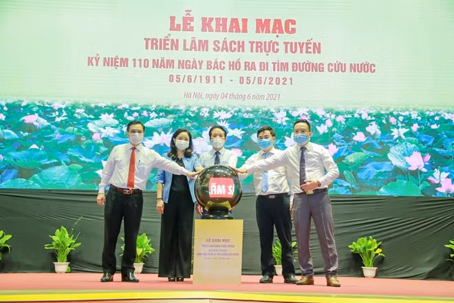 Khai mạc triển lãm ngày 4/6