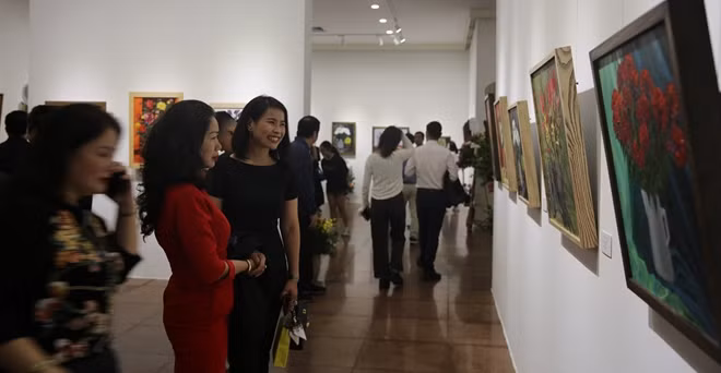 Triển lãm thu hút đông đảo khách tham quan
