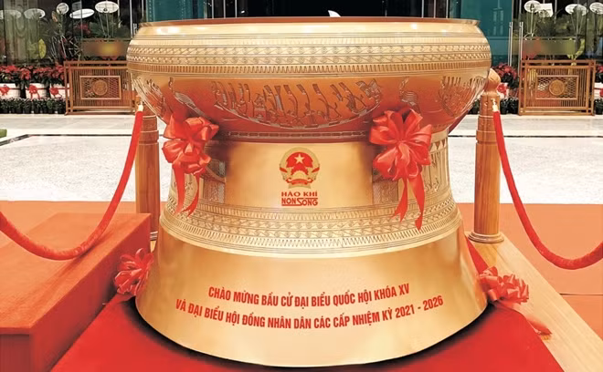 Mẫu trống đồng "Hào khí non sông"