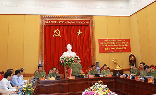 Đại tướng Trần Đại Quang phát biểu tại phiên họp. Đại tướng Trần Đại Quang phát biểu tại phiên họp.