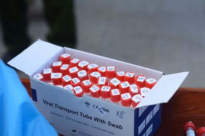 6.000 sinh phẩm xét nghiệm SARS-CoV-2, tương đương 3 tỷ đồng.