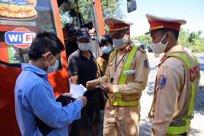 Phương tiện vận tải hành khách công cộng trên địa bàn TP Đà Nẵng được hoạt động nhưng vận chuyển không quá 1/2 số người..