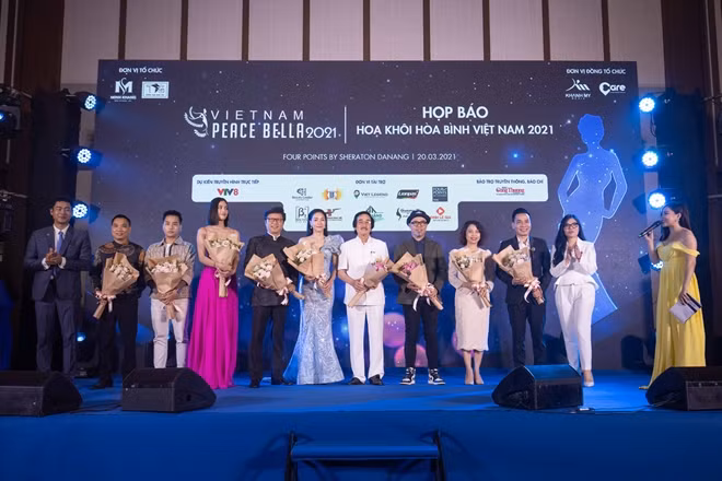 Thành phần Ban Giám khảo gồm các nhà hoạt động chính trị, xã hội, nhà báo, văn nghệ sỹ, hoa hậu có uy tín.