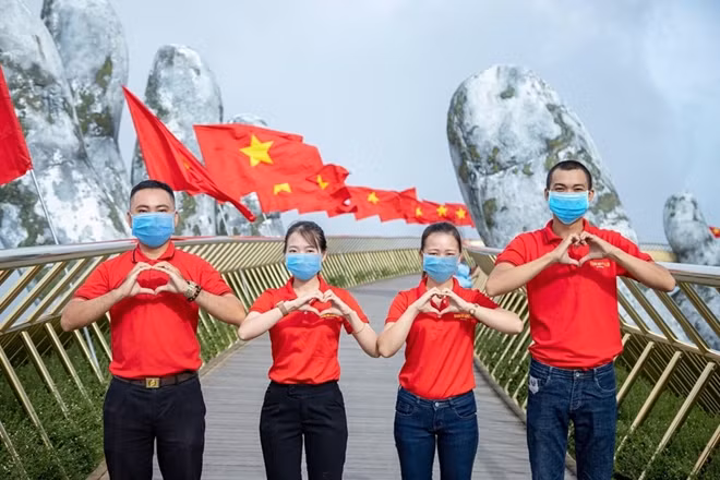 MV “Chào Đà Nẵng” với cùng sự góp mặt của hơn 20 gương mặt tài năng nghệ thuật, nghệ sĩ tại Đà Nẵng với mục đích vì cộng đồng, nhằm hưởng ứng lời kêu gọi “Người Việt Nam đi du lịch Việt Nam” sau khi dịch bệnh COVID-19 được khống chế.