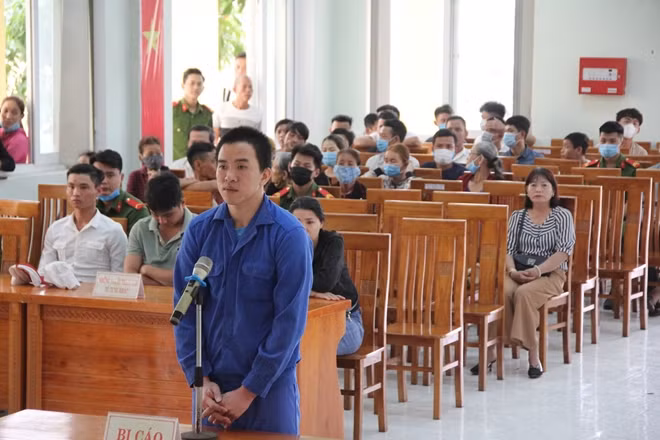 Nguyễn Tấn Tài tại tòa.