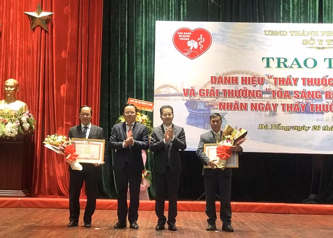 2 cá nhân bác sĩ nhận bằng khen của Thủ tướng Chính phủ.