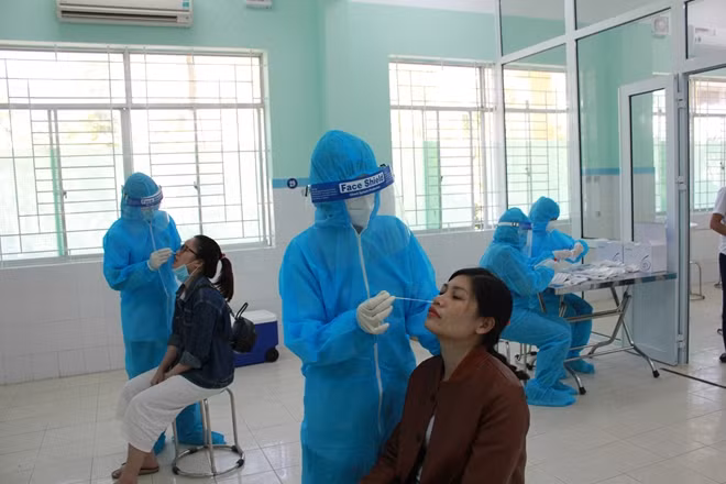Sau thời gian nghỉ Tết, Bệnh viện 199 cũng đã tiến hành lấy hơn 1000 mẫu xét nghiệm các đơn vị trên địa bàn và đều cho kết quả âm tính.