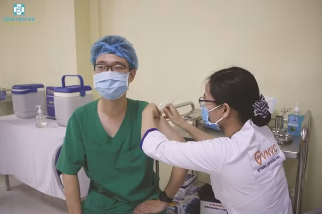 BV 199 – Bộ Công an tiêm phòng vaccine COVID-19 đợt 1 cho khoảng 220 CBCS, được thực hiện trong vòng 2 ngày (16/4 và 19/4).