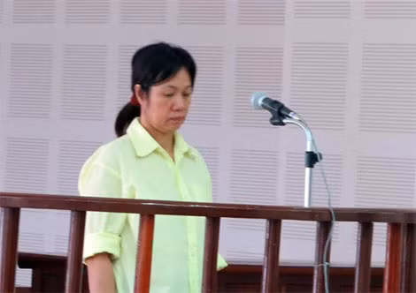 Bị cáo Nhung tại phiên tòa.