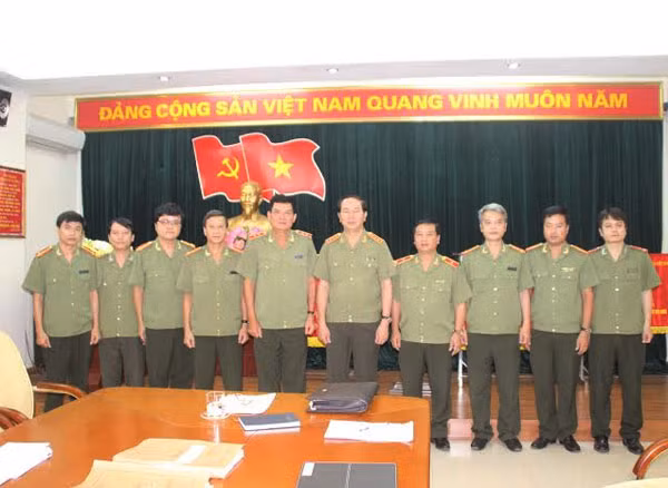 Bộ trưởng Bộ Công an Trần Đại Quang chỉ đạo tại cuộc họp với ban chuyên án.