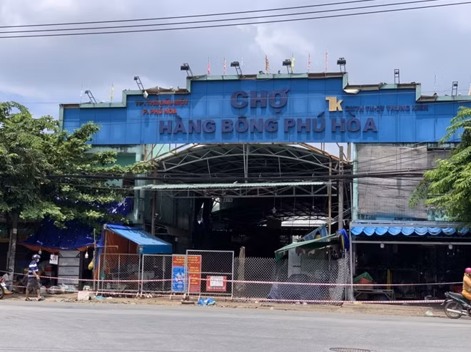 Chợ Hàng Bông vào trưa ngày 10/7.