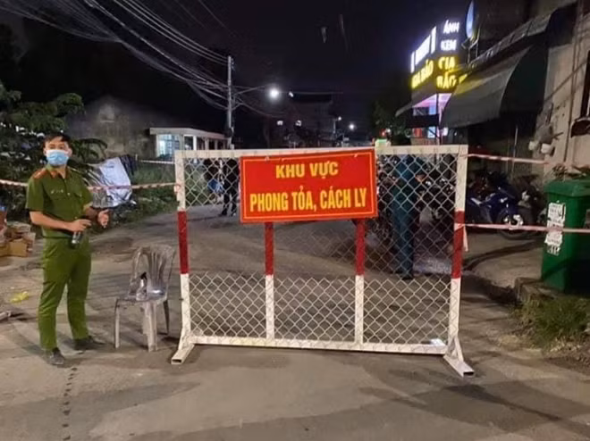 Một khu vực bị phong tỏa, cách ly tại TP Dĩ An.