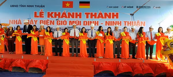Cắt bằng khánh thành Nhà máy điện gió Mũi Dinh.