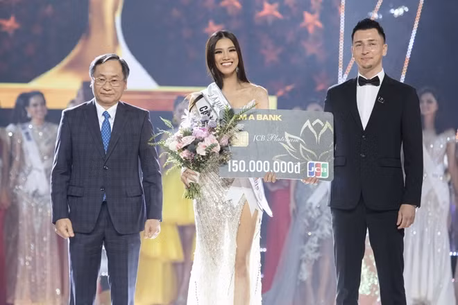 Á hậu 1 Nguyễn Huỳnh Kim Duyên đến từ Cần Thơ. Ảnh : BTC