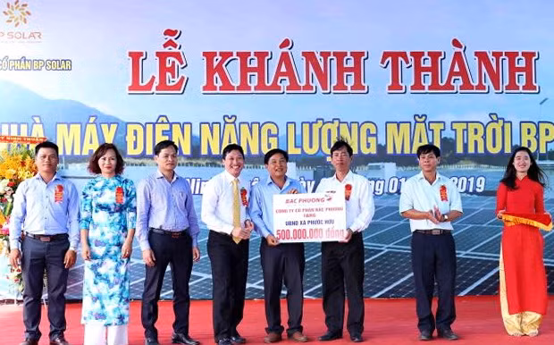 Chủ đầu tư dự án Nhà máy điện mặt trời BP Solar 1 hỗ trợ cho xã Phước Hữu, huyện Ninh Phước (Ninh Thuận) 500 triệu đồng